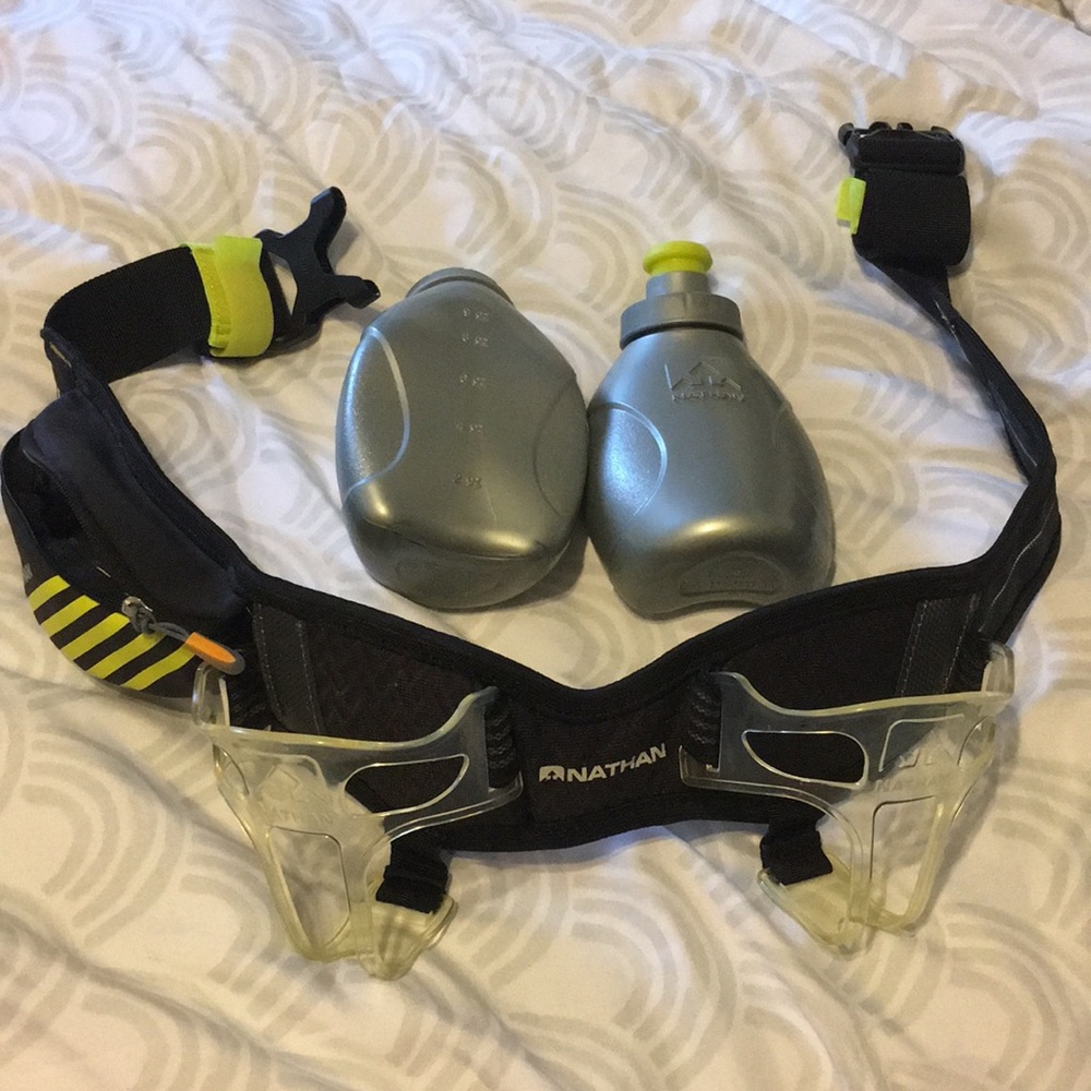 Nathan water bottle carrier (like New!)